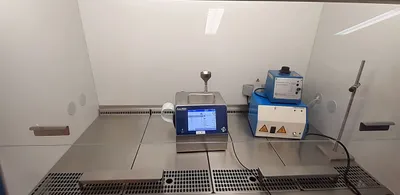 Contrôle qualité d’un Poste de sécurité microbiologique (PSM), photo 2 sur 5
