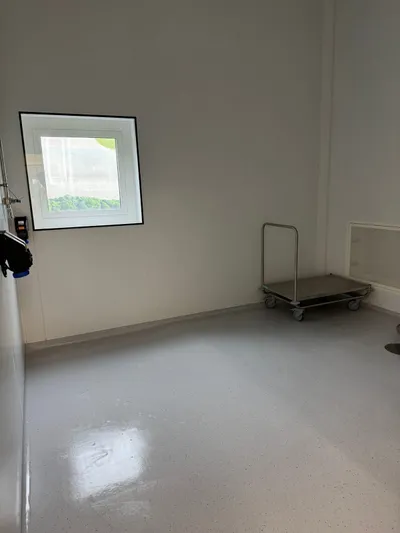 Mise à gris et mise à blanc d’un nouveau bâtiment, photo 5 sur 5