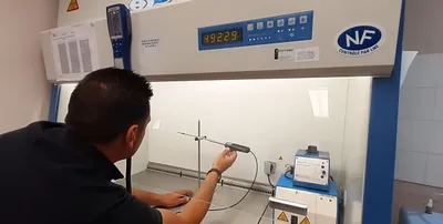 Contrôle qualité d’un Poste de sécurité microbiologique (PSM), photo 3 sur 5