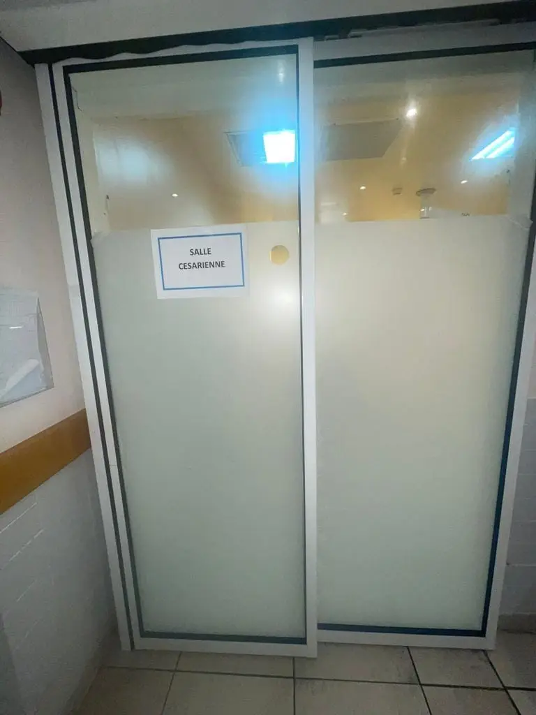 Mise en surpression d’une salle césarienne