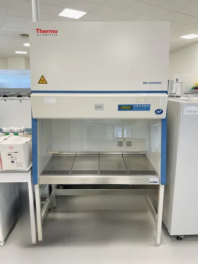 Installation et contrôle d’un poste de sécurité microbiologique, photo 3 sur 4