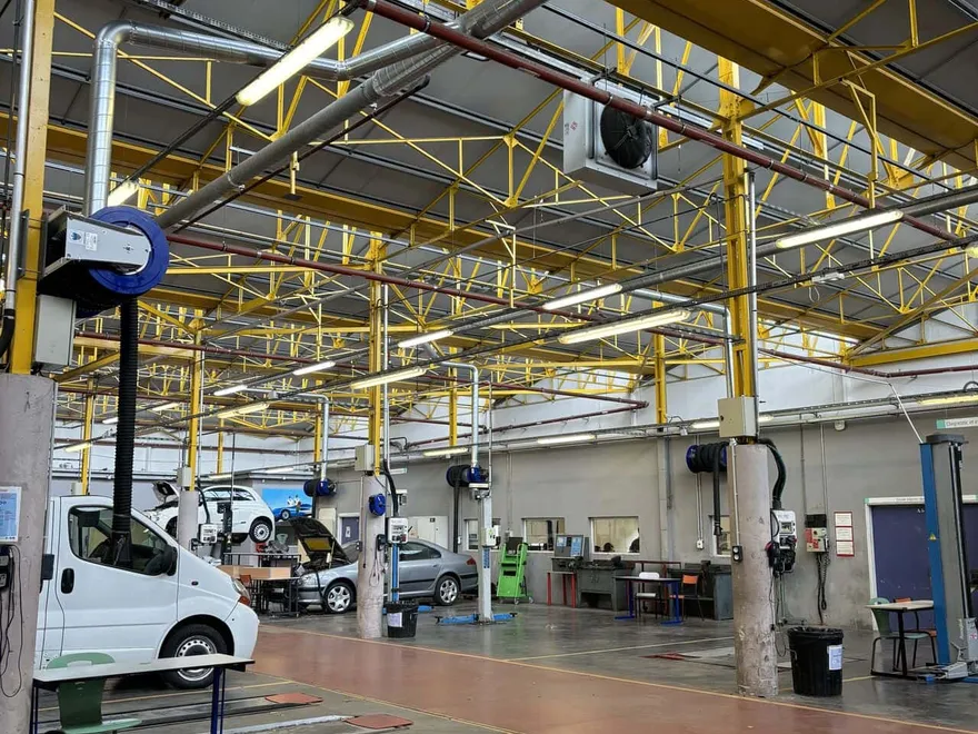 Captation des gaz d’échappement, atelier carrosserie
