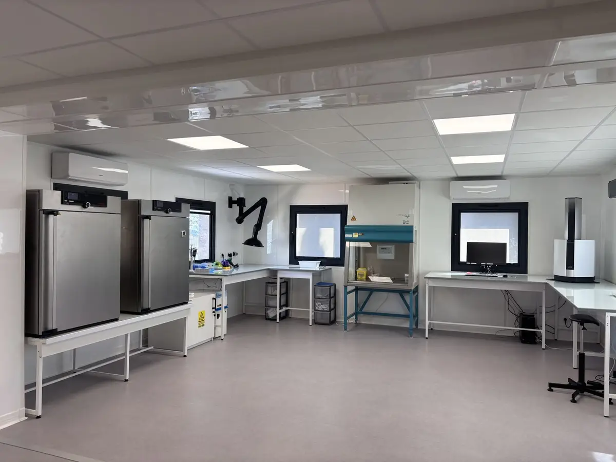 Laboratoire d’analyses microbiologiques : découvrez les coulisses du laboratoire interne d’Eolia Groupe