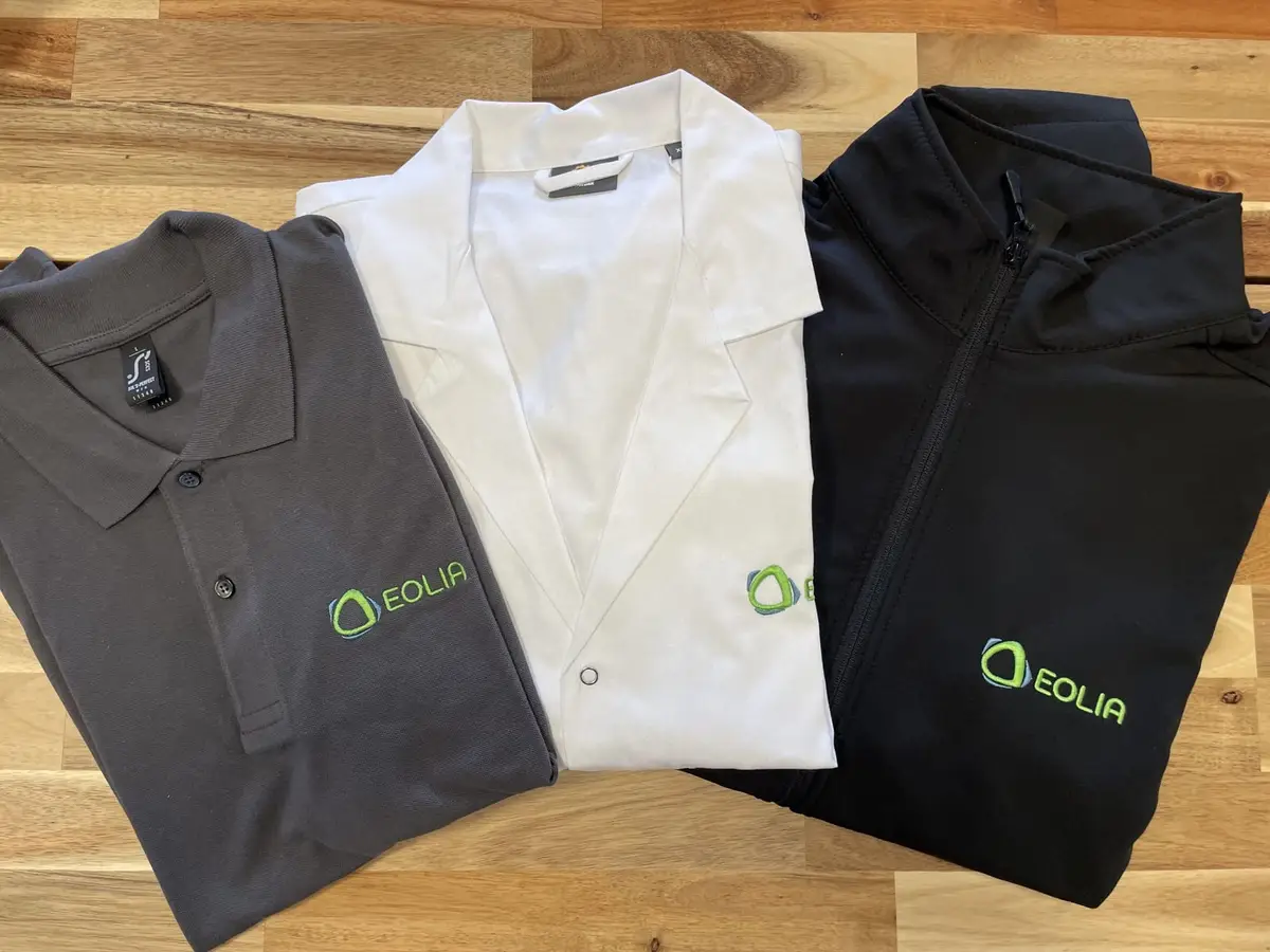 Vêtements brodés aux couleurs d’Eolia Groupe