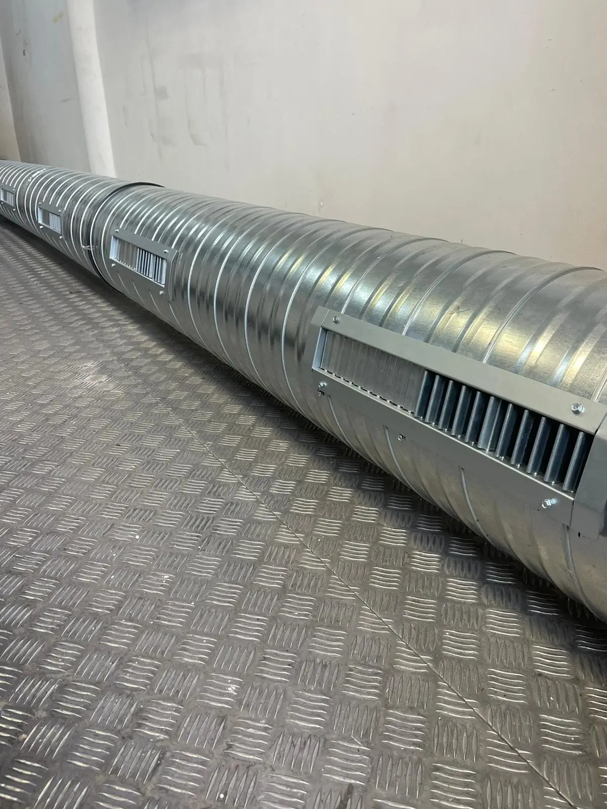 Installation d’un réseau d’extraction et d’un bras articulé en salle de Cryogénie