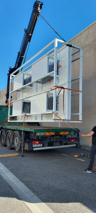 Transfert d’une cabine de soufflage et de hottes à flux laminaires, photo 2 sur 6