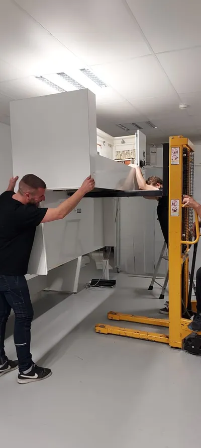 Transfert d’une cabine de soufflage et de hottes à flux laminaires, photo 6 sur 6