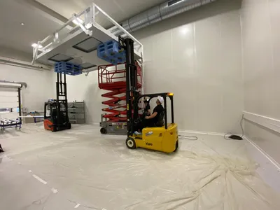 Transfert d’une cabine de soufflage et de hottes à flux laminaires, photo 4 sur 6