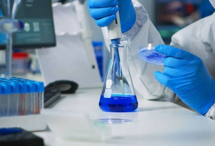 Manipulation en laboratoire pharmaceutique